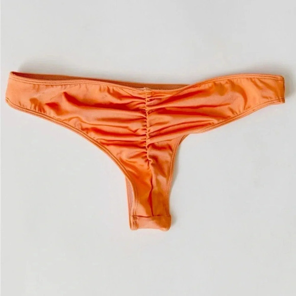 Out From Under Chelsea Ruched
Cheeky Bikini Bottom peachy orange size large - Picture 1 of 11